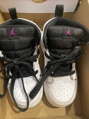 Jordan 1 Mid